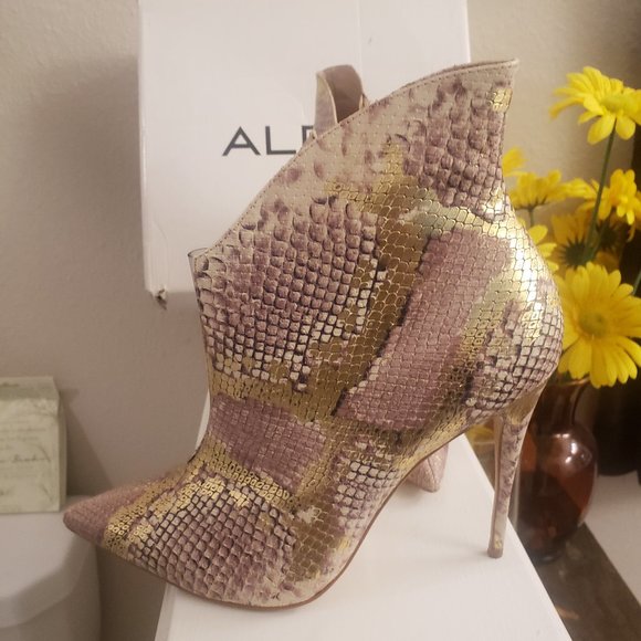 Aldo Shoes - Aldo Bootie!